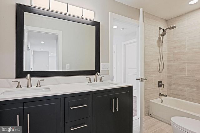 10900 HUNTER STATION RD, Vienna, VA 22181