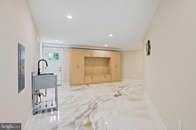 10900 HUNTER STATION RD, Vienna, VA 22181
