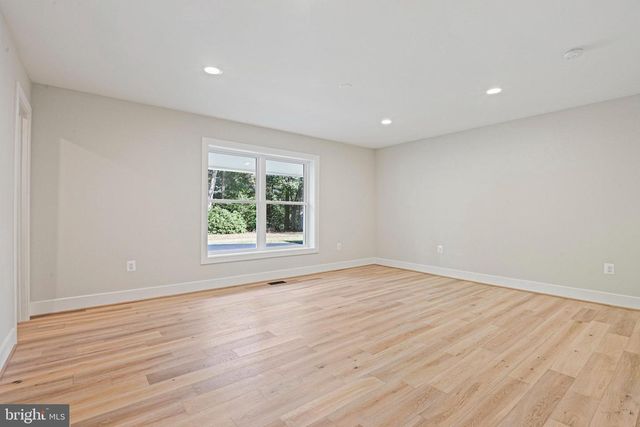 10900 HUNTER STATION RD, Vienna, VA 22181