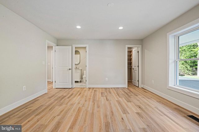 10900 HUNTER STATION RD, Vienna, VA 22181