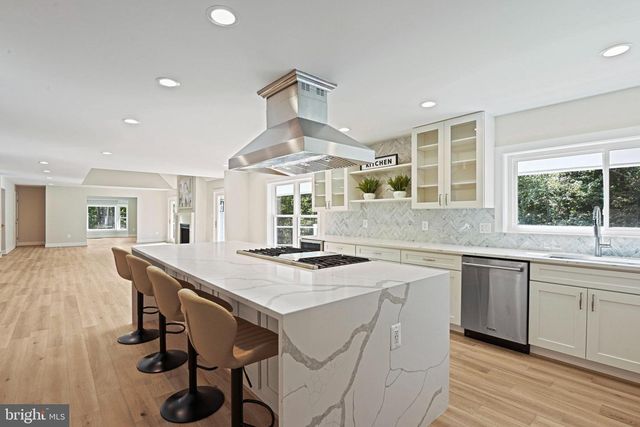 10900 HUNTER STATION RD, Vienna, VA 22181