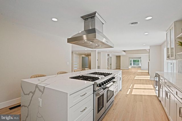 10900 HUNTER STATION RD, Vienna, VA 22181