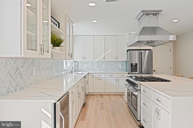 10900 HUNTER STATION RD, Vienna, VA 22181