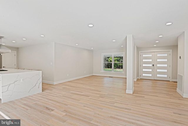 10900 HUNTER STATION RD, Vienna, VA 22181