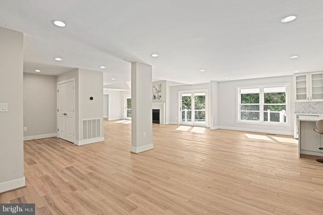 10900 HUNTER STATION RD, Vienna, VA 22181