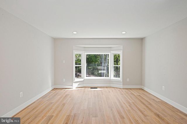 10900 HUNTER STATION RD, Vienna, VA 22181