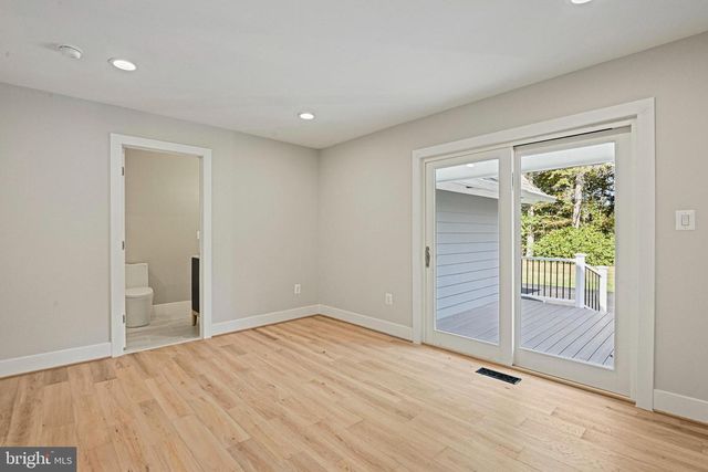 10900 HUNTER STATION RD, Vienna, VA 22181
