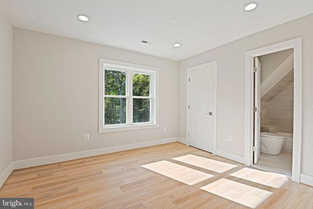 10900 HUNTER STATION RD, Vienna, VA 22181