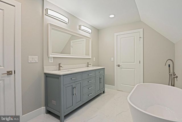 10900 HUNTER STATION RD, Vienna, VA 22181