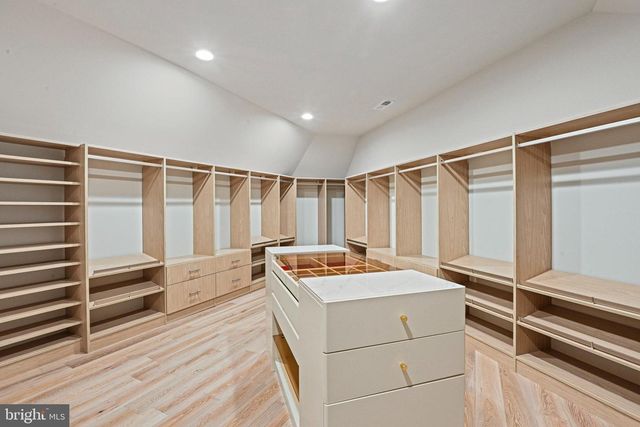 10900 HUNTER STATION RD, Vienna, VA 22181