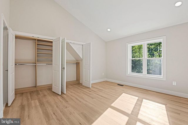 10900 HUNTER STATION RD, Vienna, VA 22181