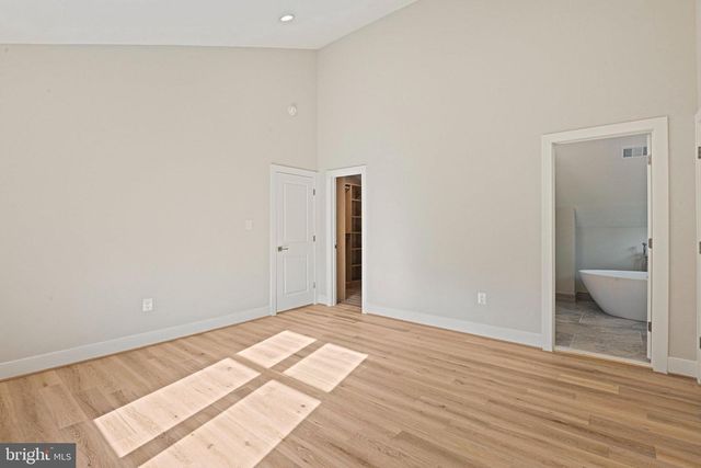 10900 HUNTER STATION RD, Vienna, VA 22181