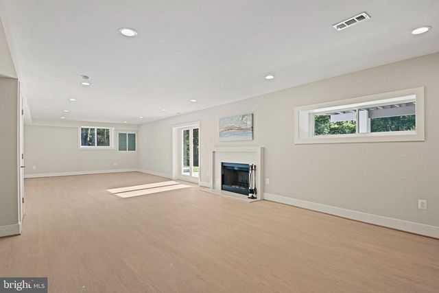 10900 HUNTER STATION RD, Vienna, VA 22181
