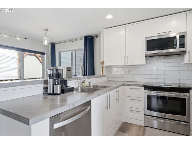 5930 Se 96TH Ave, Portland, OR 97266