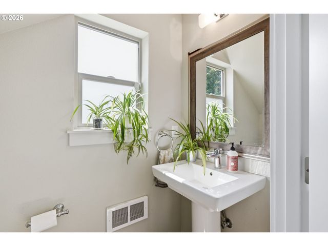 5930 Se 96TH Ave, Portland, OR 97266