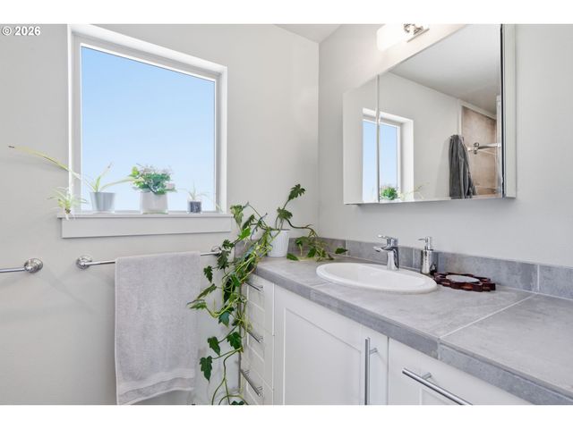 5930 Se 96TH Ave, Portland, OR 97266
