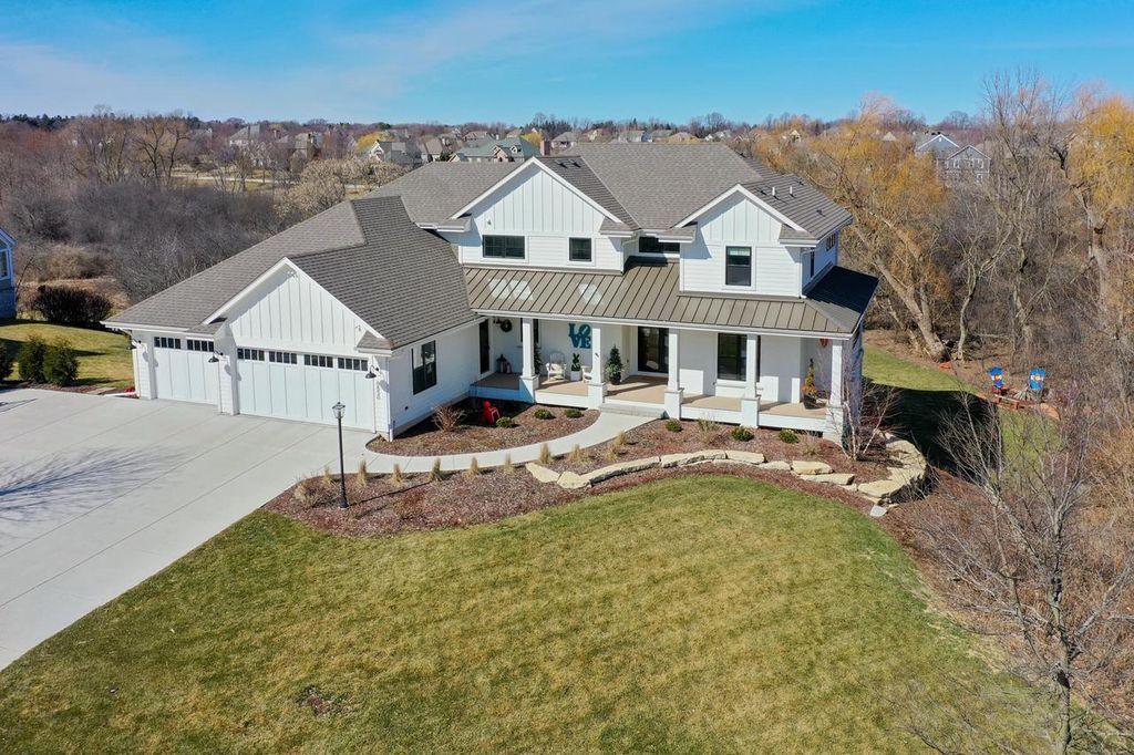 6850 River Birch DRIVE, Mequon, WI 53092