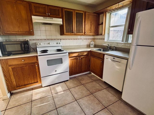 11201 SW 13th Street, Pembroke Pines, FL 33025