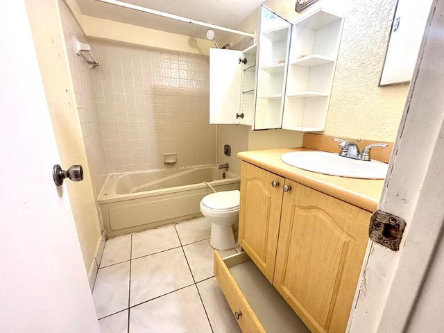 11201 SW 13th Street, Pembroke Pines, FL 33025