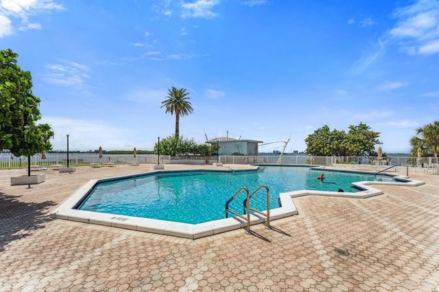 11201 SW 13th Street, Pembroke Pines, FL 33025