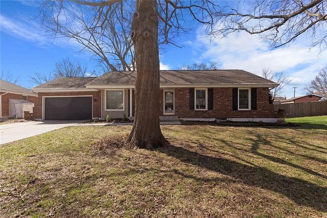 717 NE Mulberry Street, Lee's Summit, MO 64086