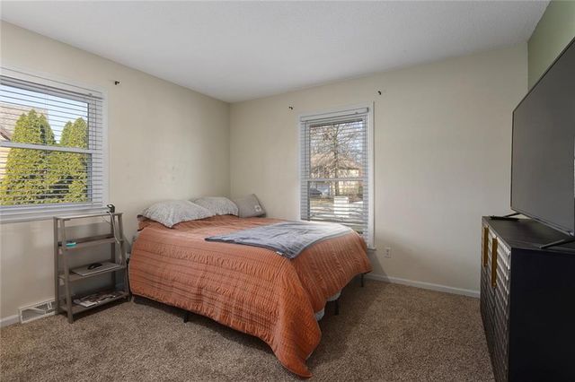 717 NE Mulberry Street, Lee's Summit, MO 64086