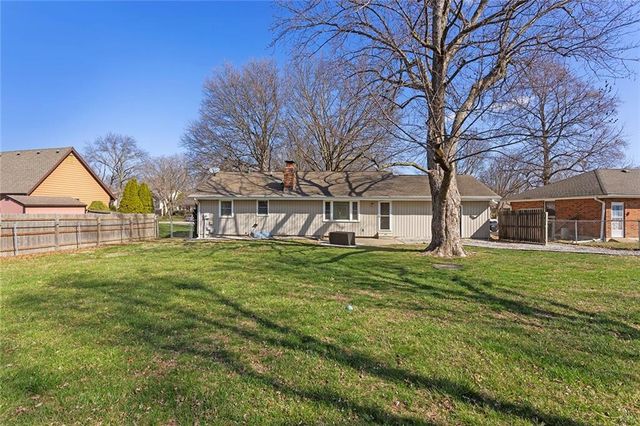 717 NE Mulberry Street, Lee's Summit, MO 64086