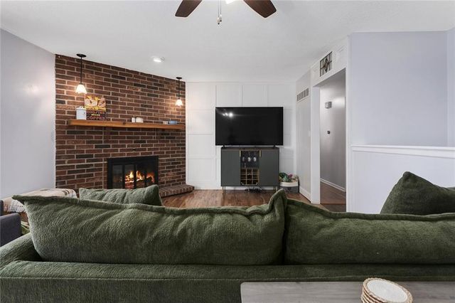 717 NE Mulberry Street, Lee's Summit, MO 64086