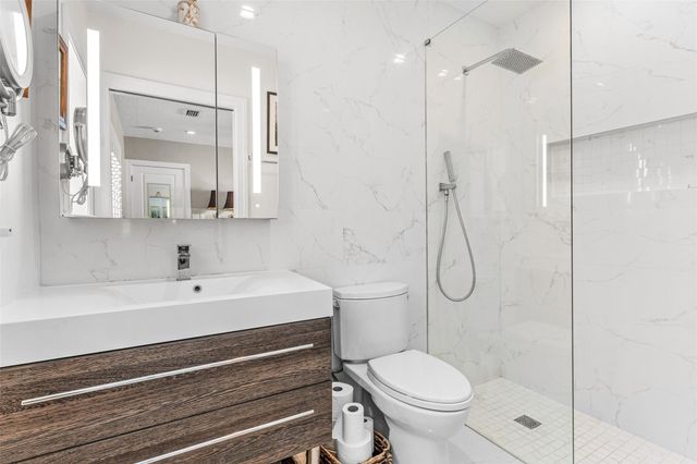 4421 NE 31st Avenue, Lighthouse Point, FL 33064