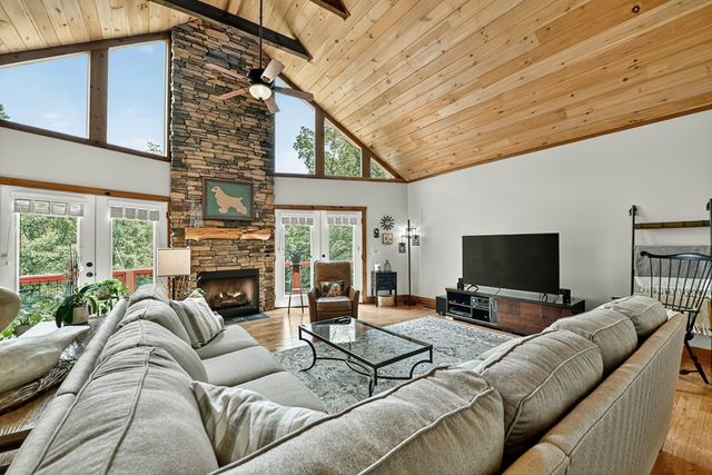 588 Blackberry Drive, Mineral Bluff, GA 30559