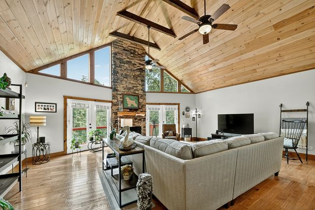 588 Blackberry Drive, Mineral Bluff, GA 30559