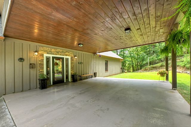 588 Blackberry Drive, Mineral Bluff, GA 30559