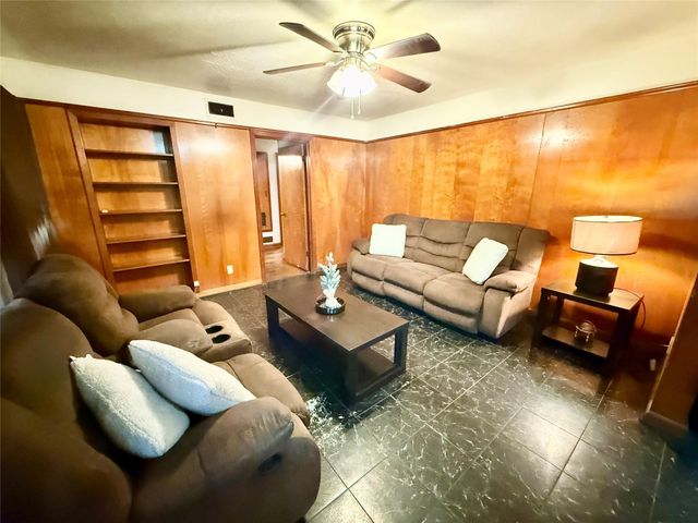 6211 Simsdale Street, Houston, TX 77087