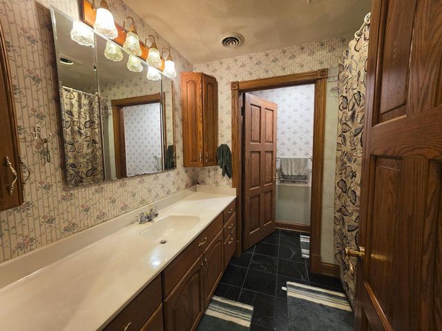1000 Apache COURT, Fort Atkinson, WI 53538