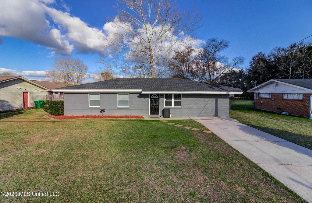 10628 Oak Street, Vancleave, MS 39565