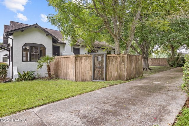 109 N Henry Street, Abbeville, LA 70510