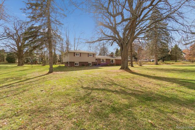 851 Academy Road, Holly Township, MI 48442