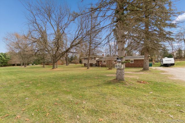 851 Academy Road, Holly Township, MI 48442
