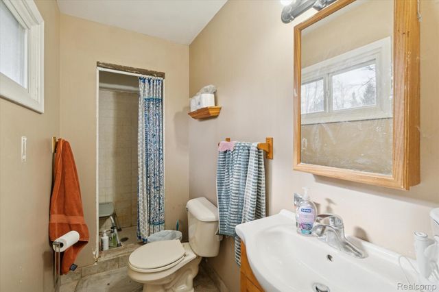 851 Academy Road, Holly Township, MI 48442