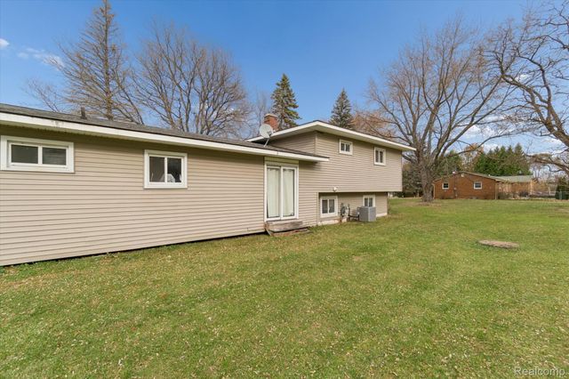 851 Academy Road, Holly Township, MI 48442