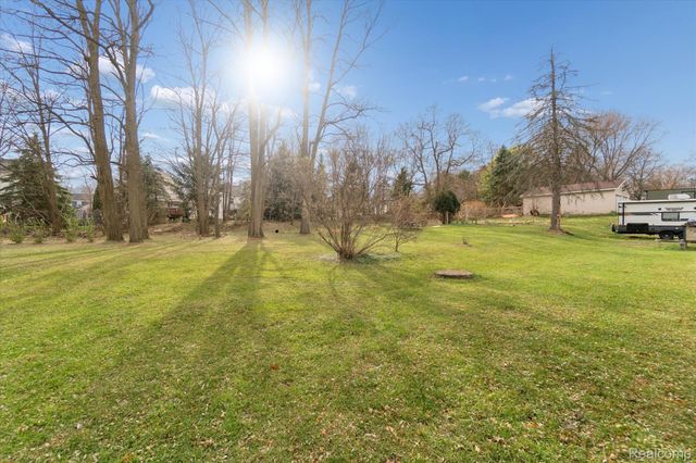 851 Academy Road, Holly Township, MI 48442