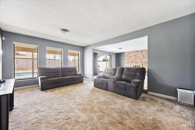 6417 Olympia Drive, Bakersfield, CA 93309
