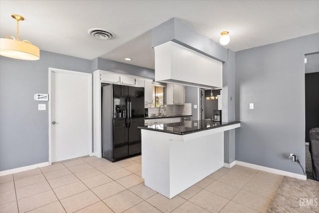 6417 Olympia Drive, Bakersfield, CA 93309