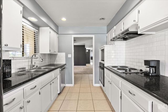 6417 Olympia Drive, Bakersfield, CA 93309