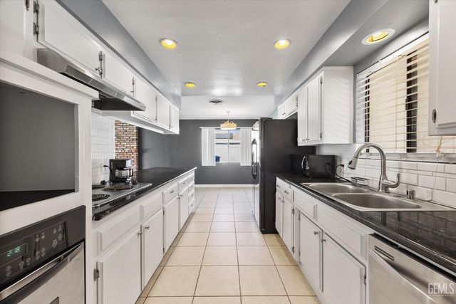 6417 Olympia Drive, Bakersfield, CA 93309