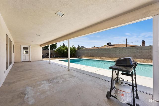 6417 Olympia Drive, Bakersfield, CA 93309