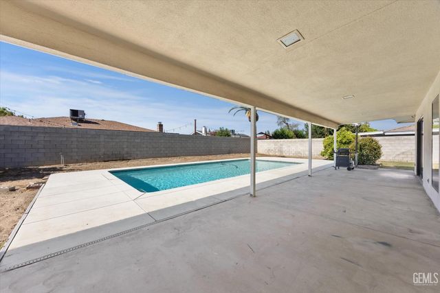 6417 Olympia Drive, Bakersfield, CA 93309