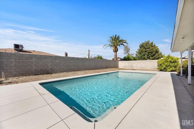 6417 Olympia Drive, Bakersfield, CA 93309