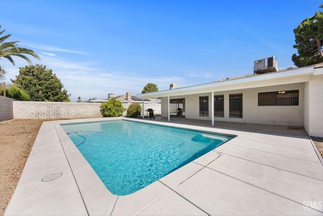 6417 Olympia Drive, Bakersfield, CA 93309