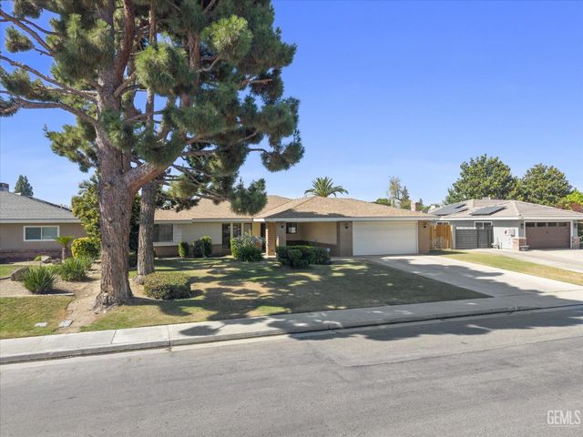6417 Olympia Drive, Bakersfield, CA 93309